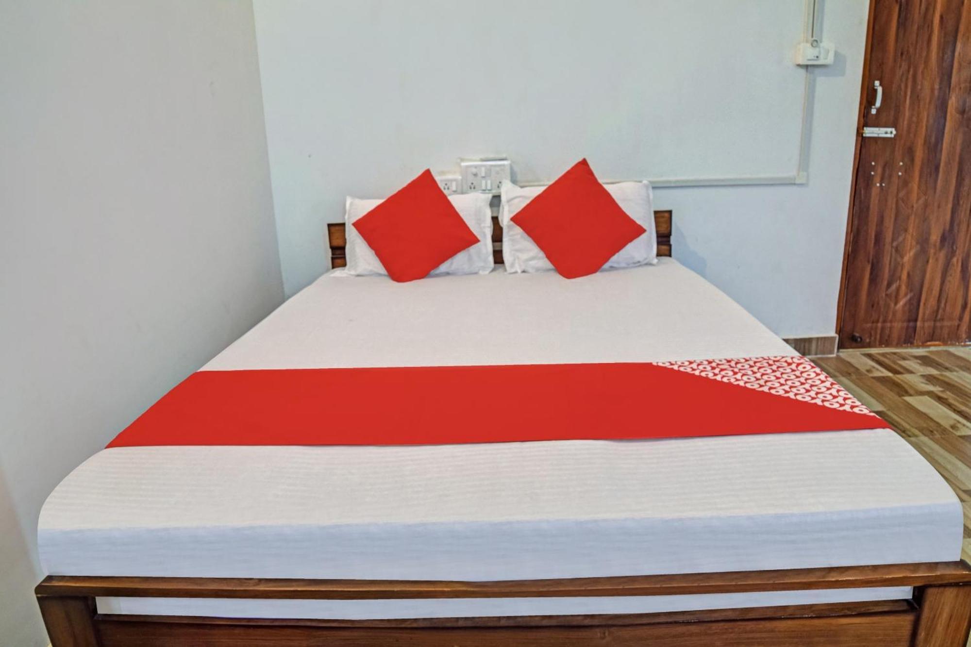 Spot On Jp Guest House Kaharpara Exterior foto
